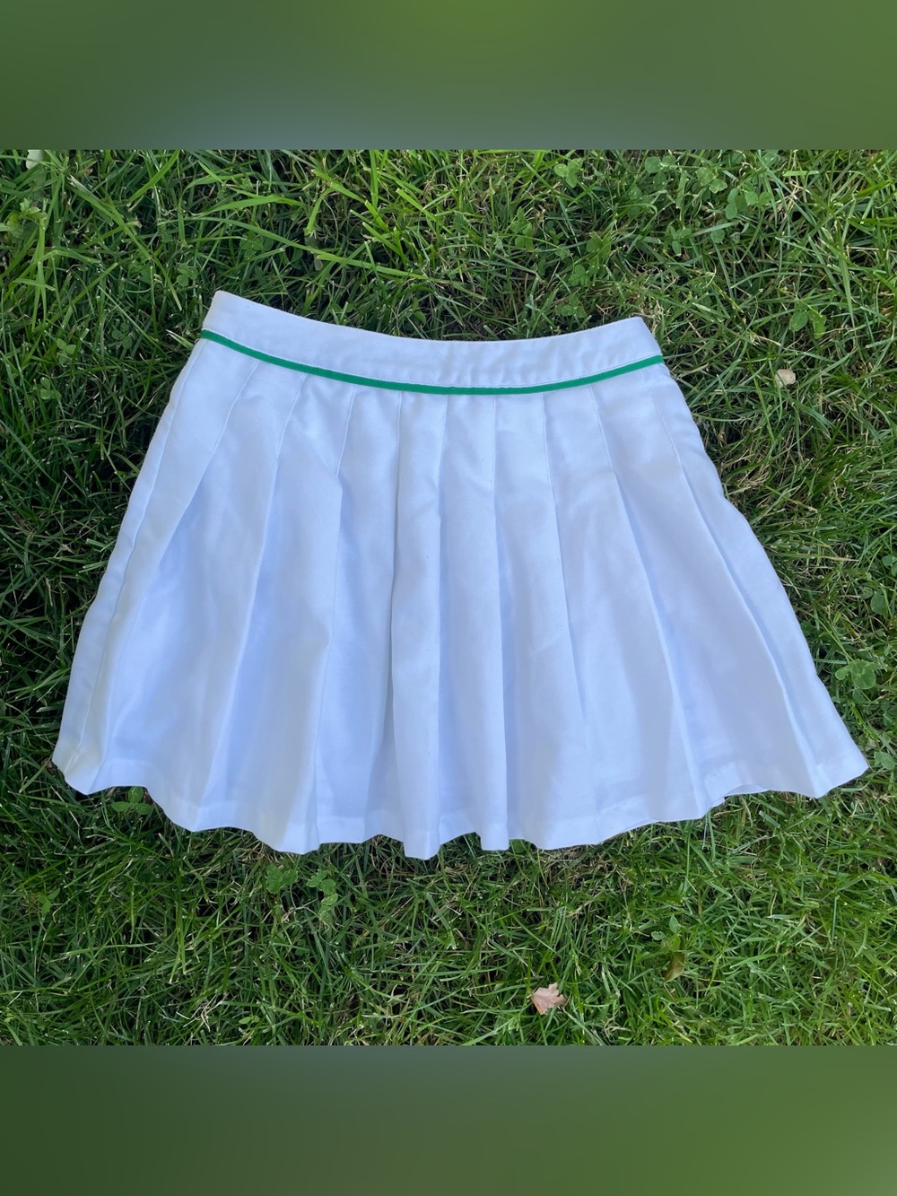 white and green pleated tennis skirt size 26